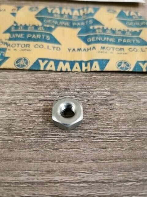 NOS YAMAHA GPX433G GPX338F TW200RC TW200S NUT SELF LOCKING 90185-08054-00 Y149
