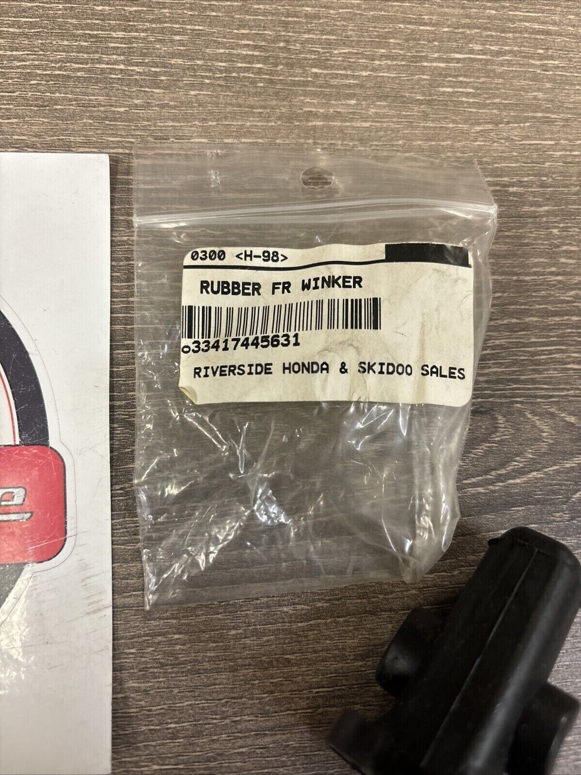 NOS Honda CB750 CB1100R CX650E FRONT TURN SIGNAL RUBBER 33417-445-631 H120