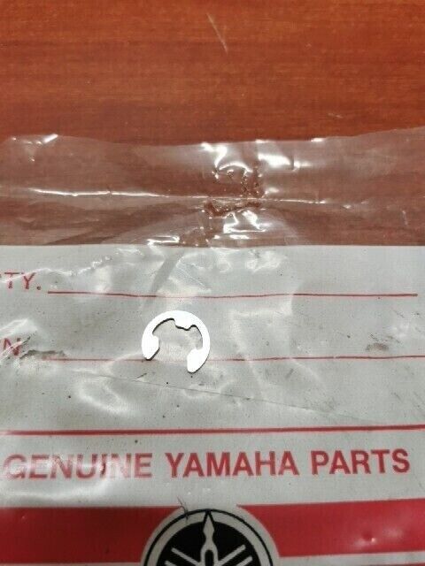NOS Yamaha AT1 CT1 DT125 CIRCLIP 93430-08007-00 Y129