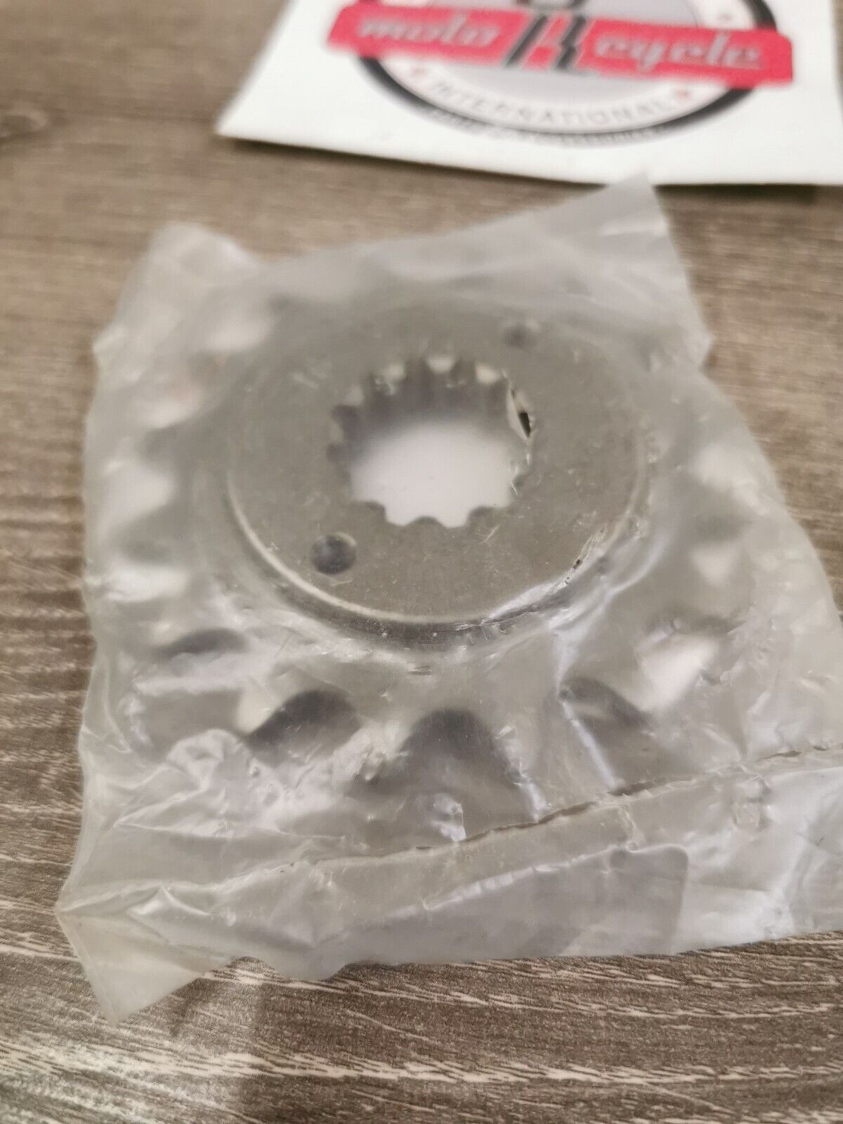 NOS HONDA XRV750 SPROKET  DRIVE 16T  110-339 J19