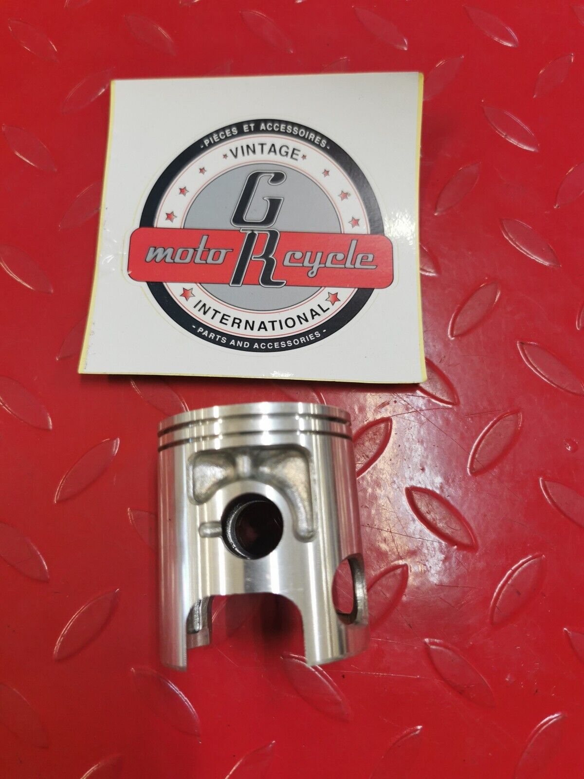 NOS YAMAHA IT125 1980 1981 PISTON 4 O/S 1.00 3R9-11638-00-00 Y28