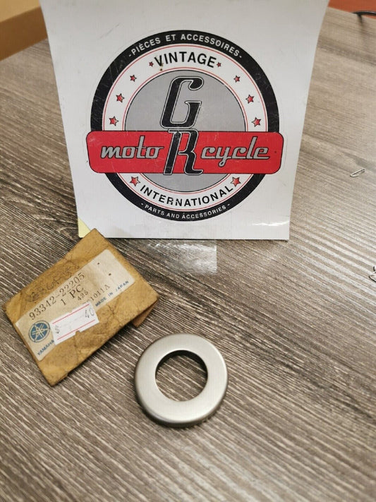 NOS YAMAHA   SR400 TZ125 MX250 YZ250  BEARING   93342-22205-00 Y57