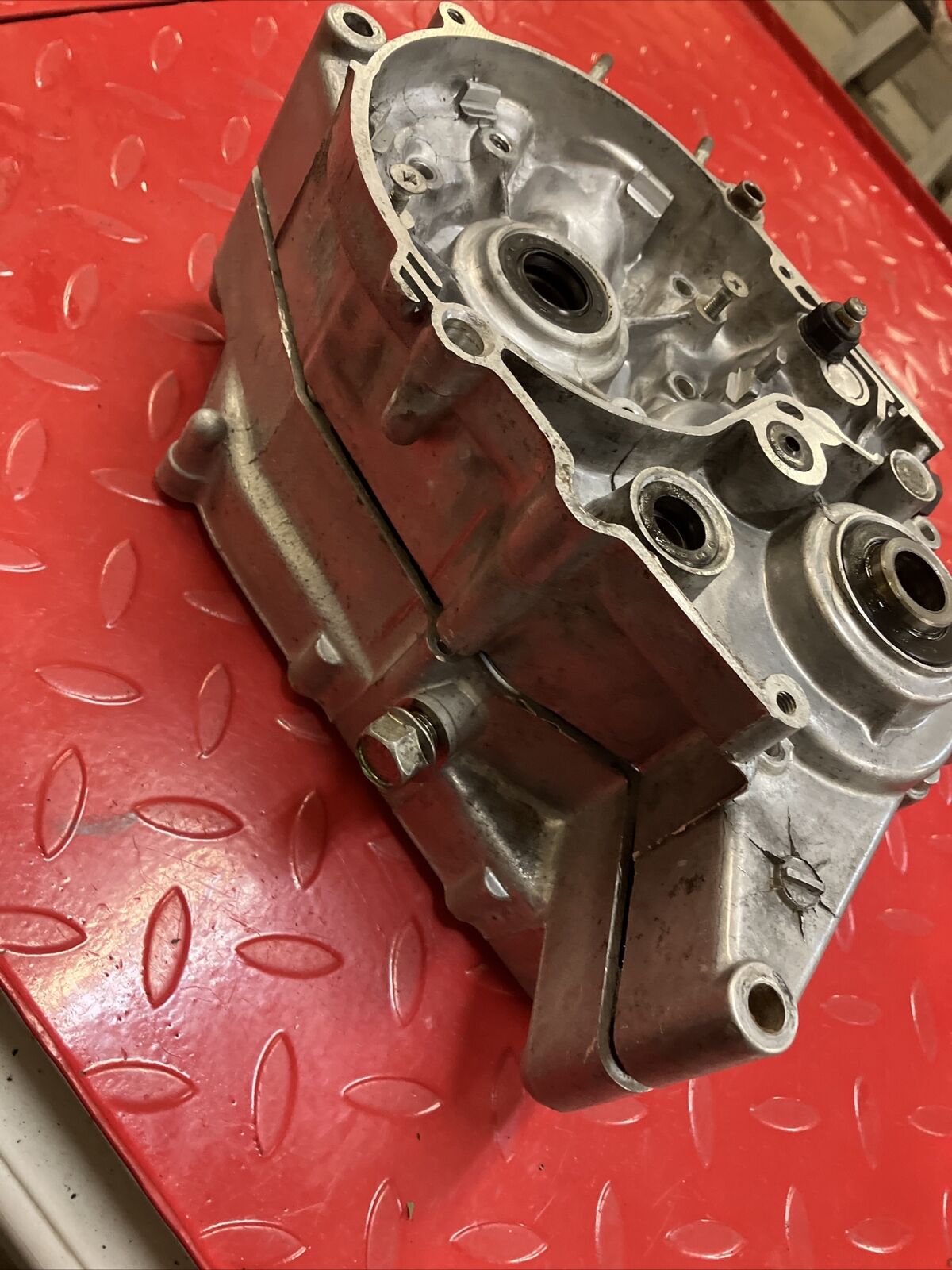 Yamaha DT80 1982 left right crankcase set 374-15111-00-00 374-15111-01-00