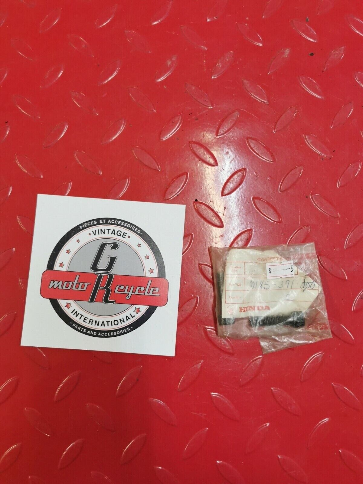 NOS Honda TLR200 GL1100 GL1000 CB650 CB750 VF1100 BOLT (8X32) 90185-371-000 H4