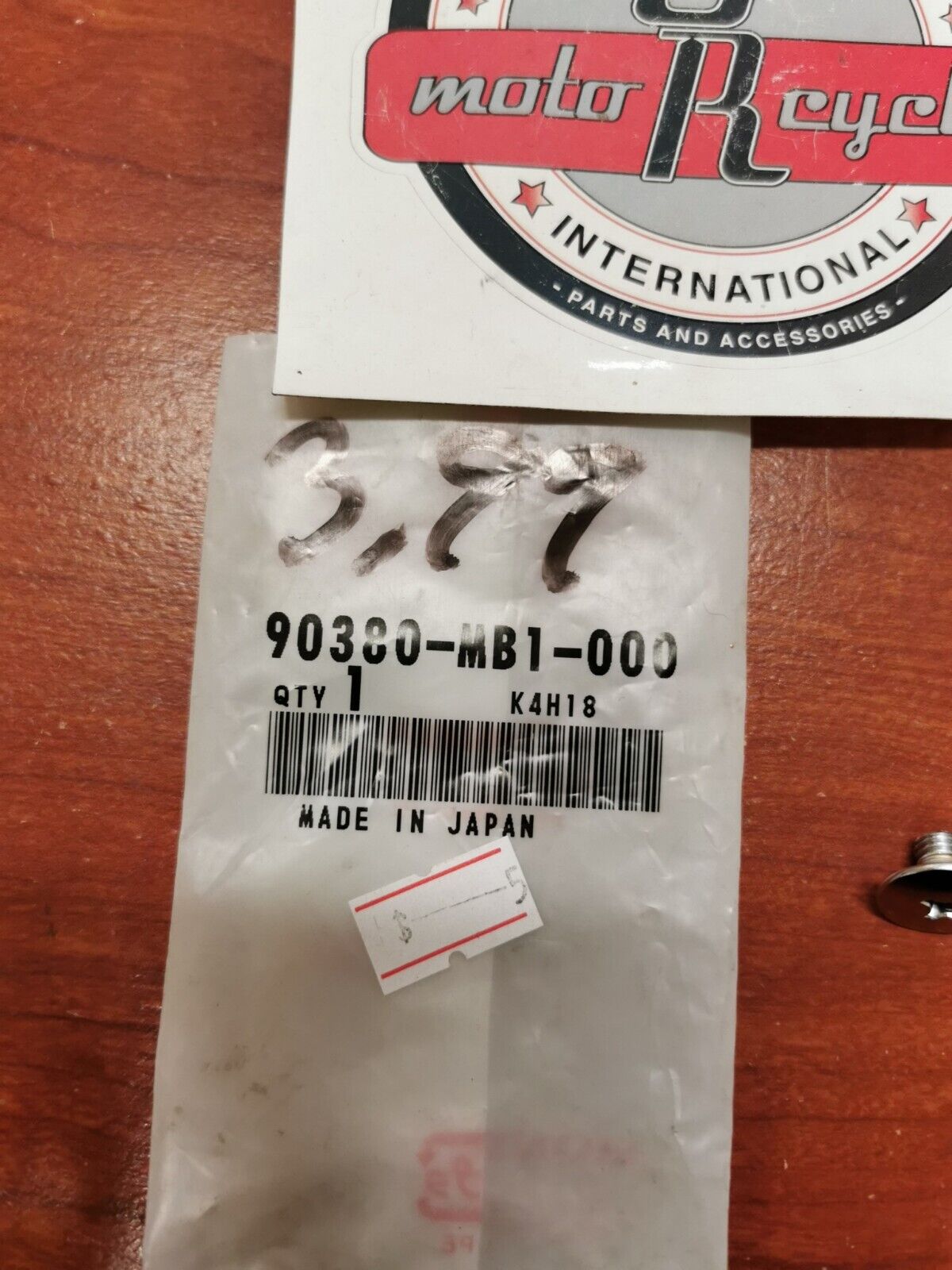 NOS Honda VT600 VT700 VT1100 VF1100 VF700 CMX250 SCREW (6X8) 90380-MB1-000 H64