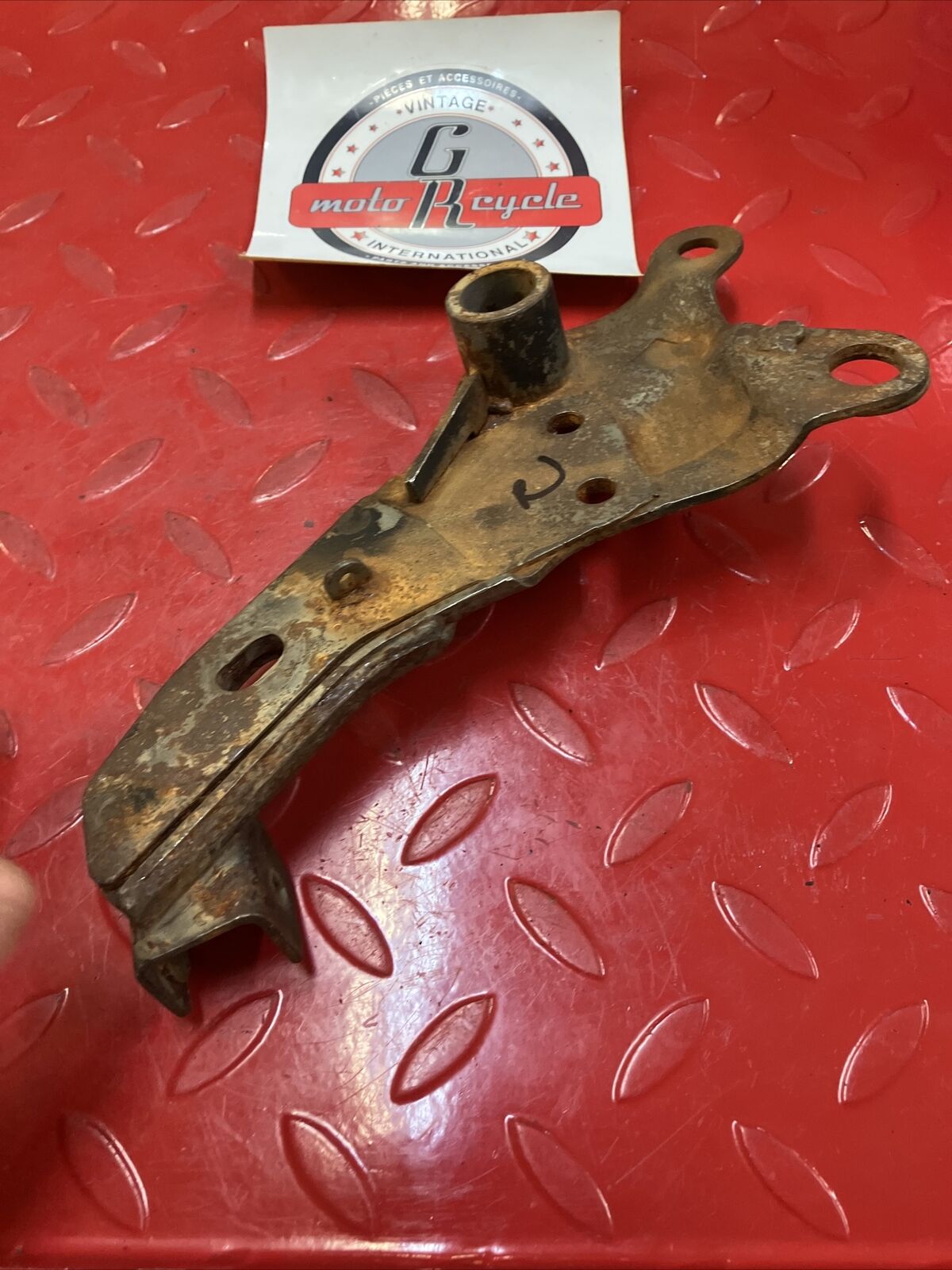 Yamaha RD400 1977 right side muffler stay footpeg bracket holder 1976 1978 2