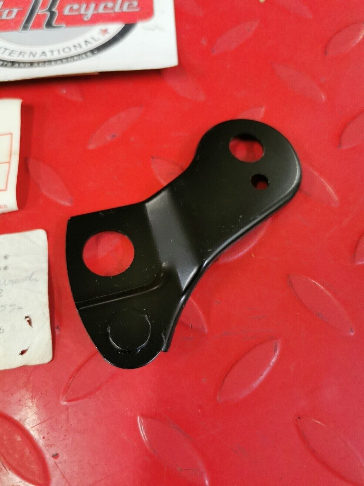 NOS HONDA CBR550 LEFT REAR WINKER TURN SIGNAL BRACKET STAY 33615-MA7-720 H38