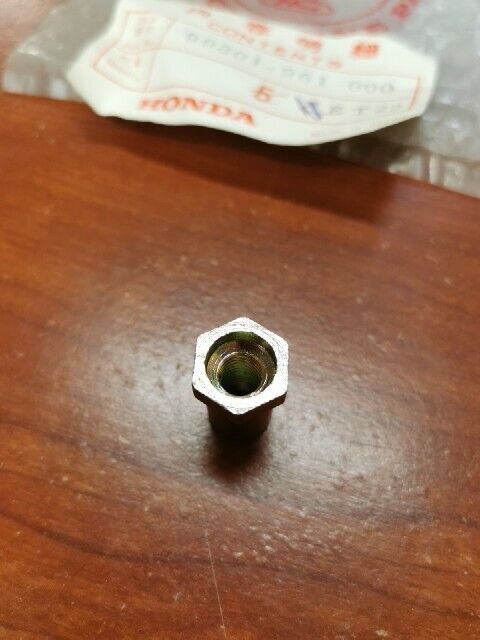 NOS Honda 1981 ATC250R FUEL TANK MOUNTING NUT 90301-961-000 H68
