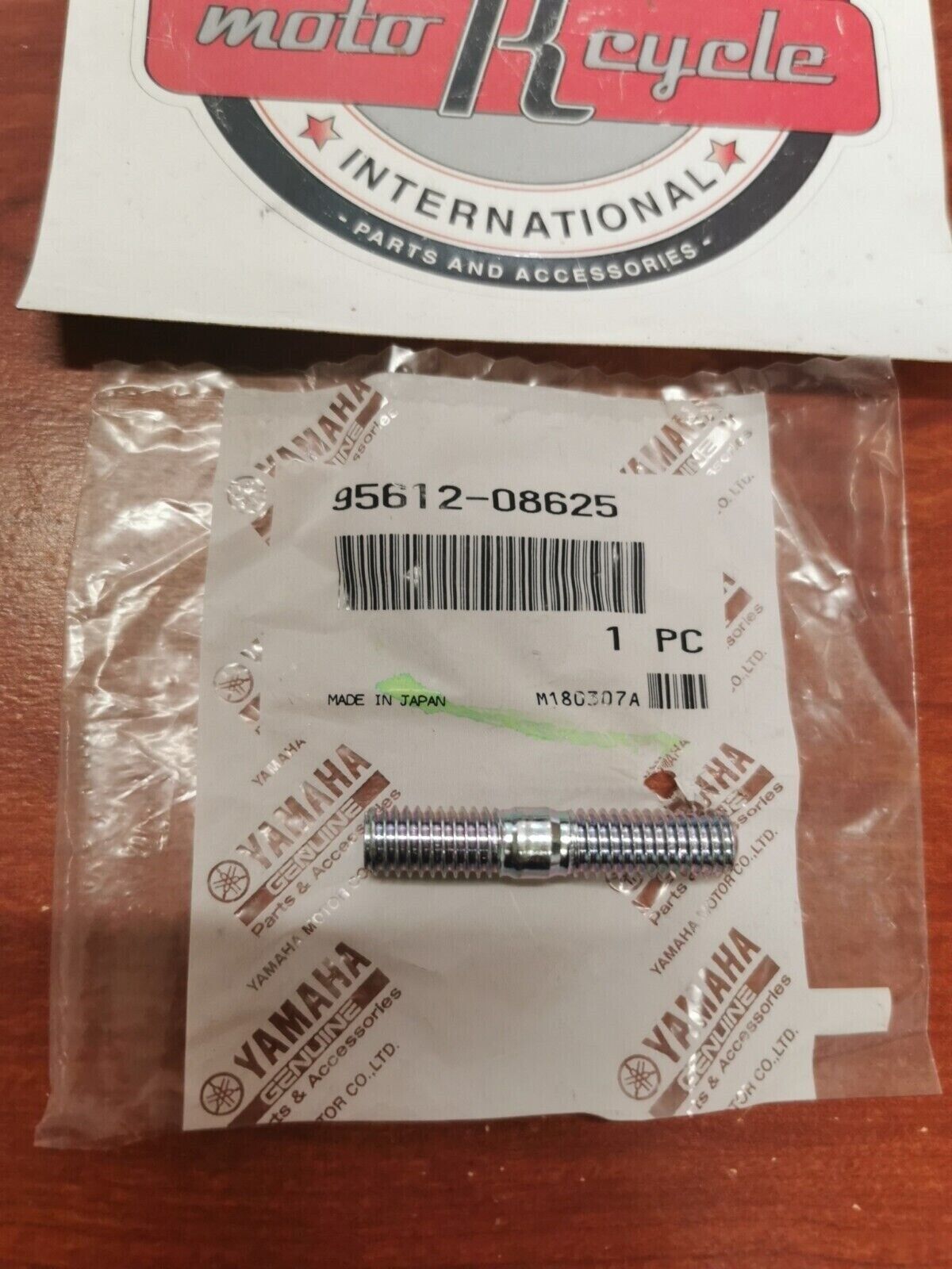 NOS Yamaha YZFR6 XTZ12 XVS13 FZS10 STUD BOLT 95612-08625-00 Y81