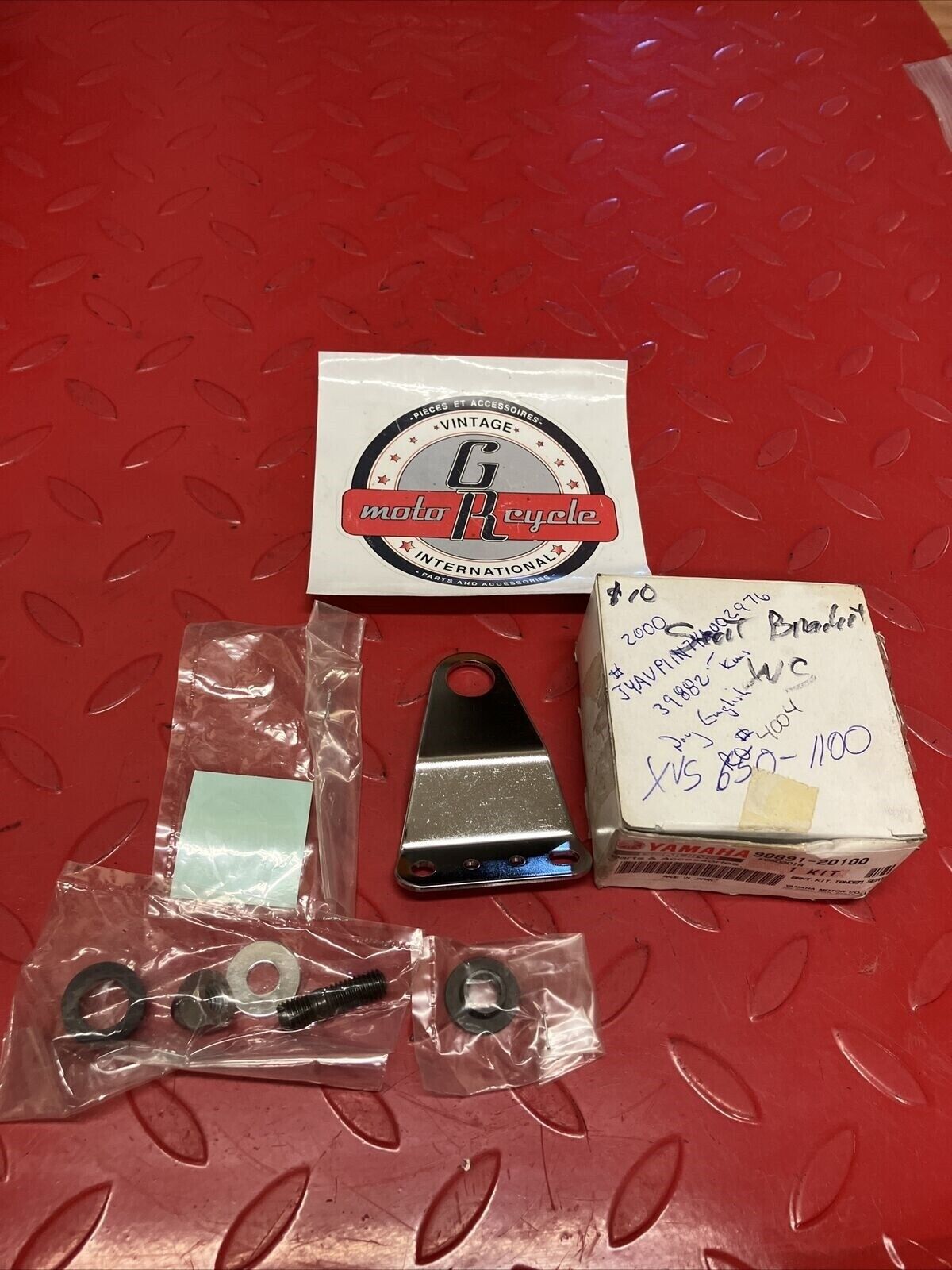 NOS YAMAHA TANDEM BRACKET KIT 90891-20100-00 Y59