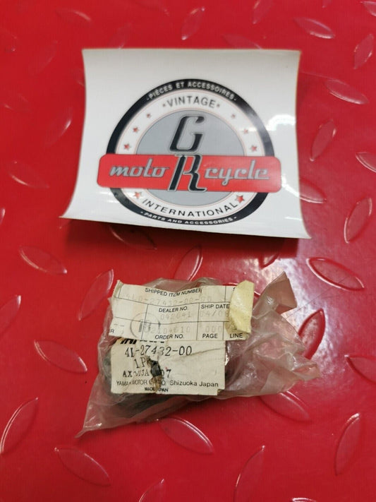 NOS Yamaha RD250 RD350 BRACKET 1 4L0-27432-00-00 Y25