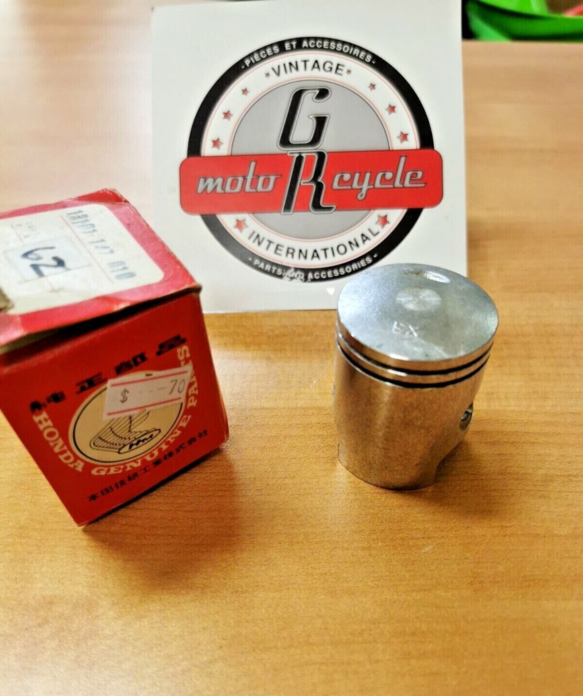 NOS HONDA  NA50  PA50  NC50  1977 - 1983  PISTON  STD 13101-147-010  H22