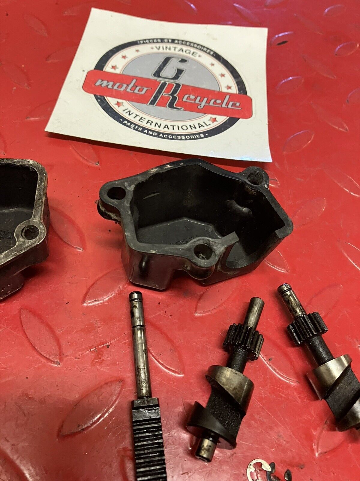 Kawasaki KX125 1986 complete power exhaust valve assembly cover governor shaft