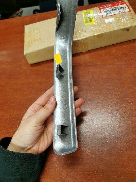 NOS Honda GL1800 LEFT REAR SADDLEBAG MOLDING 81482-MCA-000ZR H106