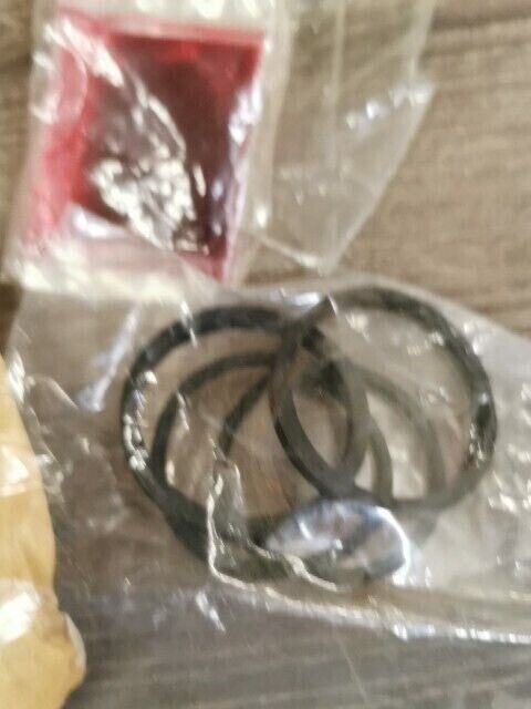 NOS YAMAHA TZR250 1987 - 1989 PISTON ASSY CALIPER KIT 1KT-W0057-00-00 Y104