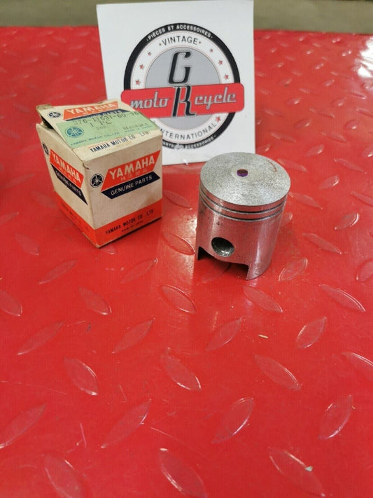 NOS YAMAHA HT1 1969  1970 PISTON   STD  276-11631-00-96 Y50