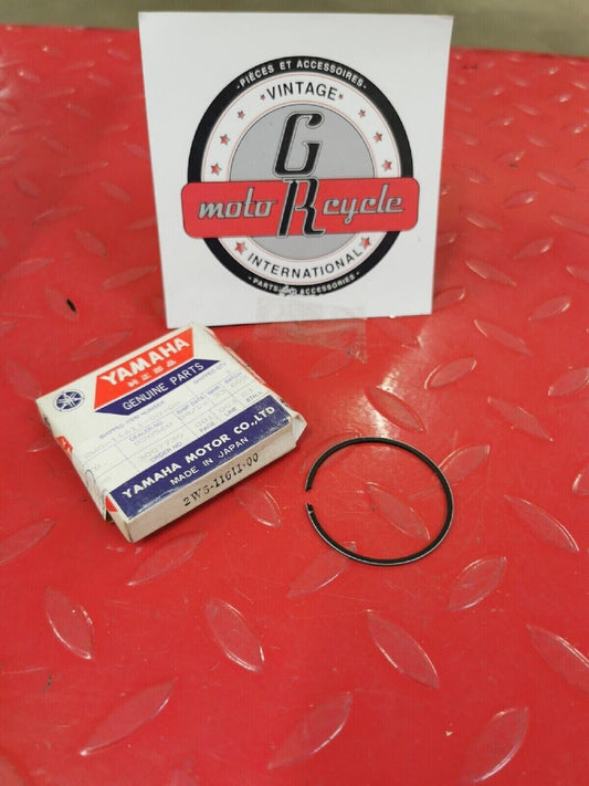 NOS YAMAHA  YZ100 1976 - 1981   PISTON  RING SET  STD  2W5-11611-00-00 Y51