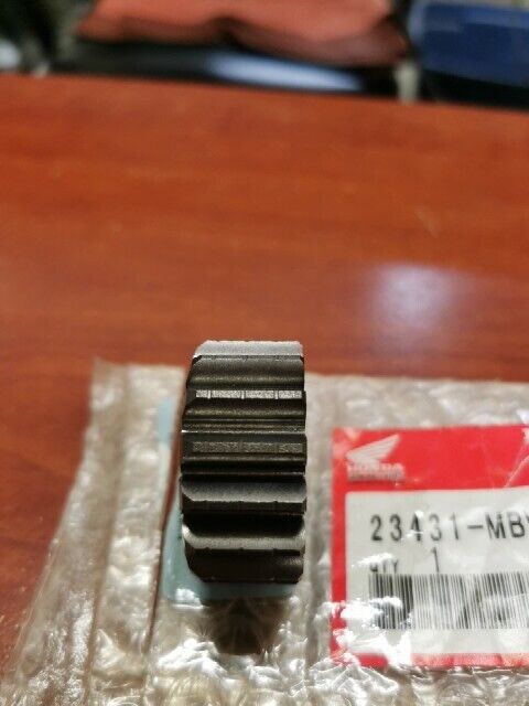 NOS Honda 1999 - 2006 CBR600F MAINSHAFT SECOND GEAR (16T) 23431-MBW-000 H108