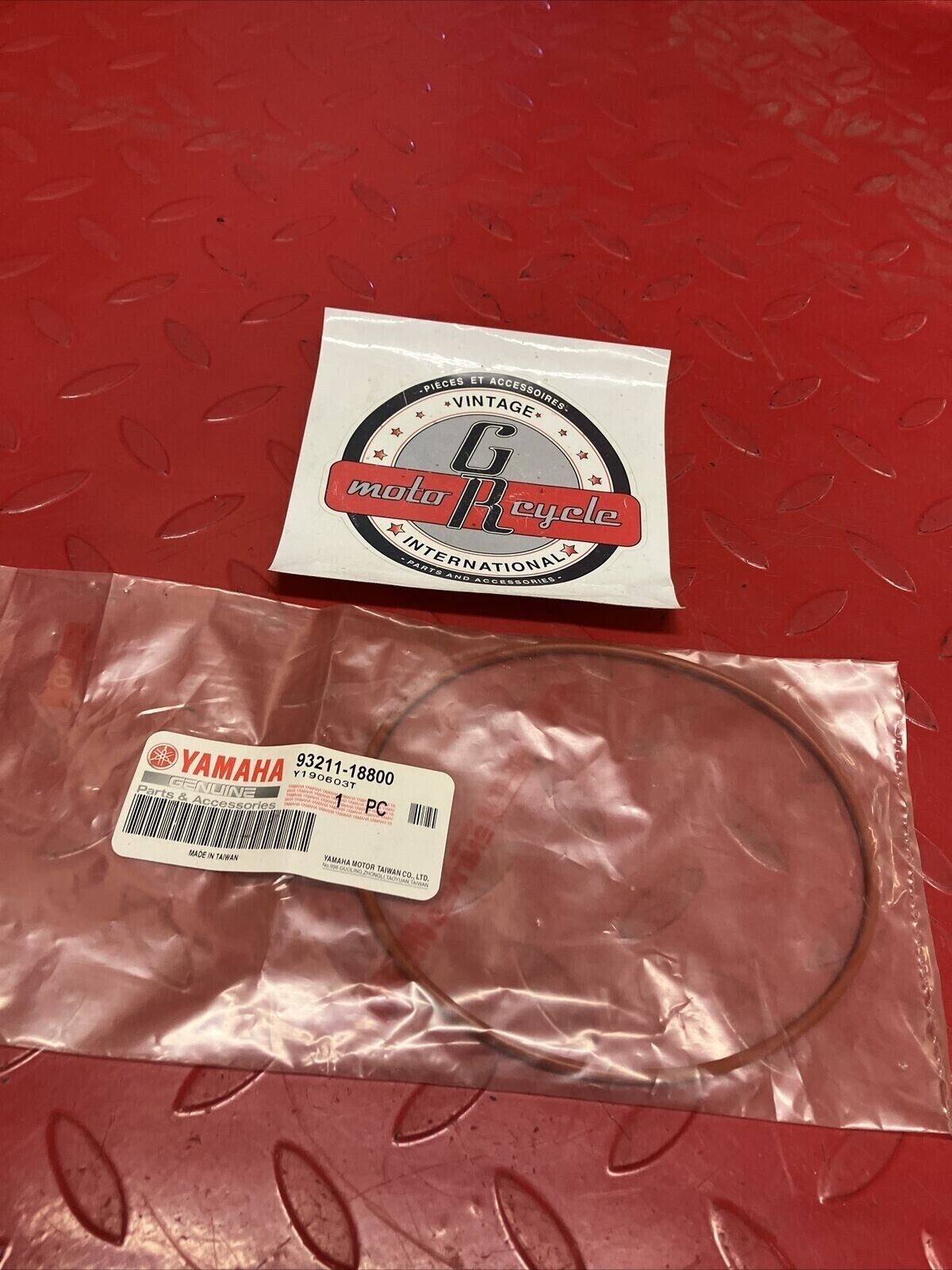NOS YAMAHA CYLINDER HEAD VALVE COVER O-RING 93211-18800-00 Y61