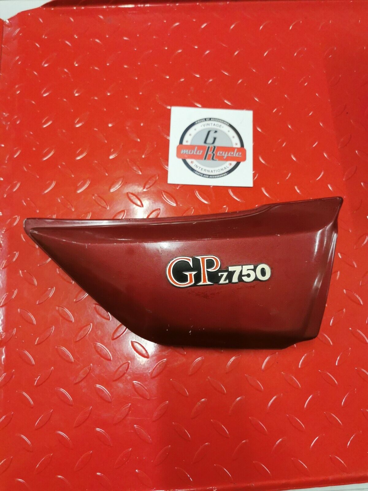 Kawasaki GPZ750 1982 right side cover panel fairing