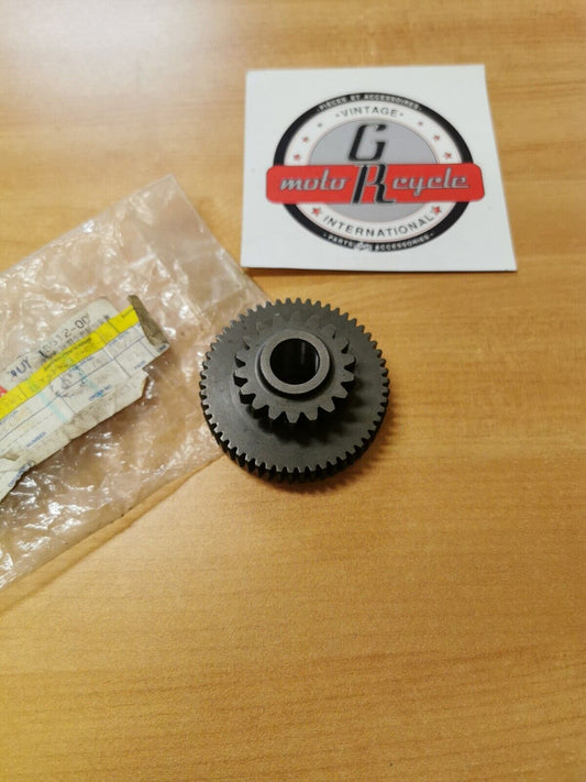 NOS YAMAHA YFM350 YFM400  1989 - 2013   IDLER GEAR 1UY-15512-00-00  Y43