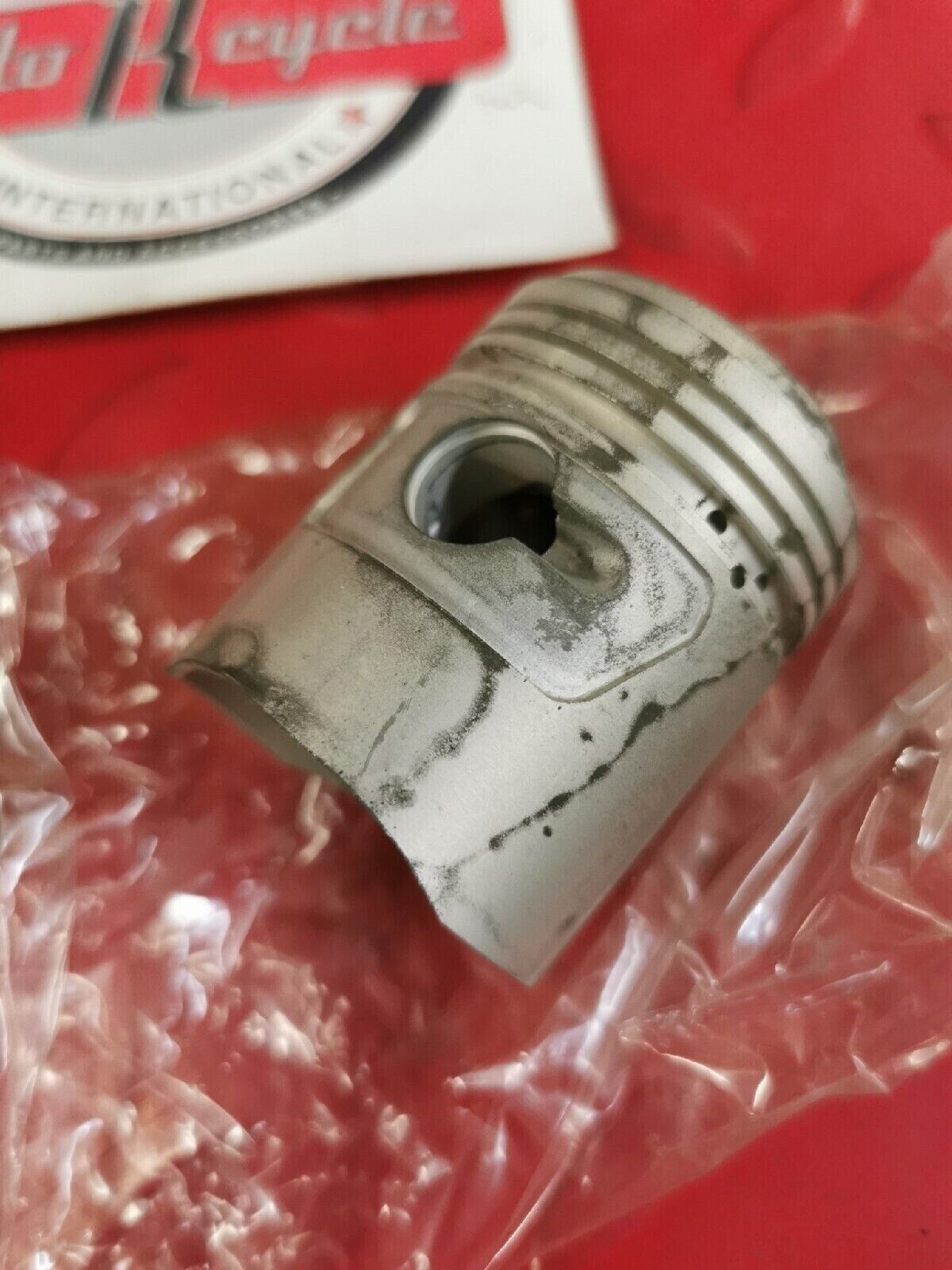 NOS HONDA S65 1965  Piston 1.00 13105-035-010 H40