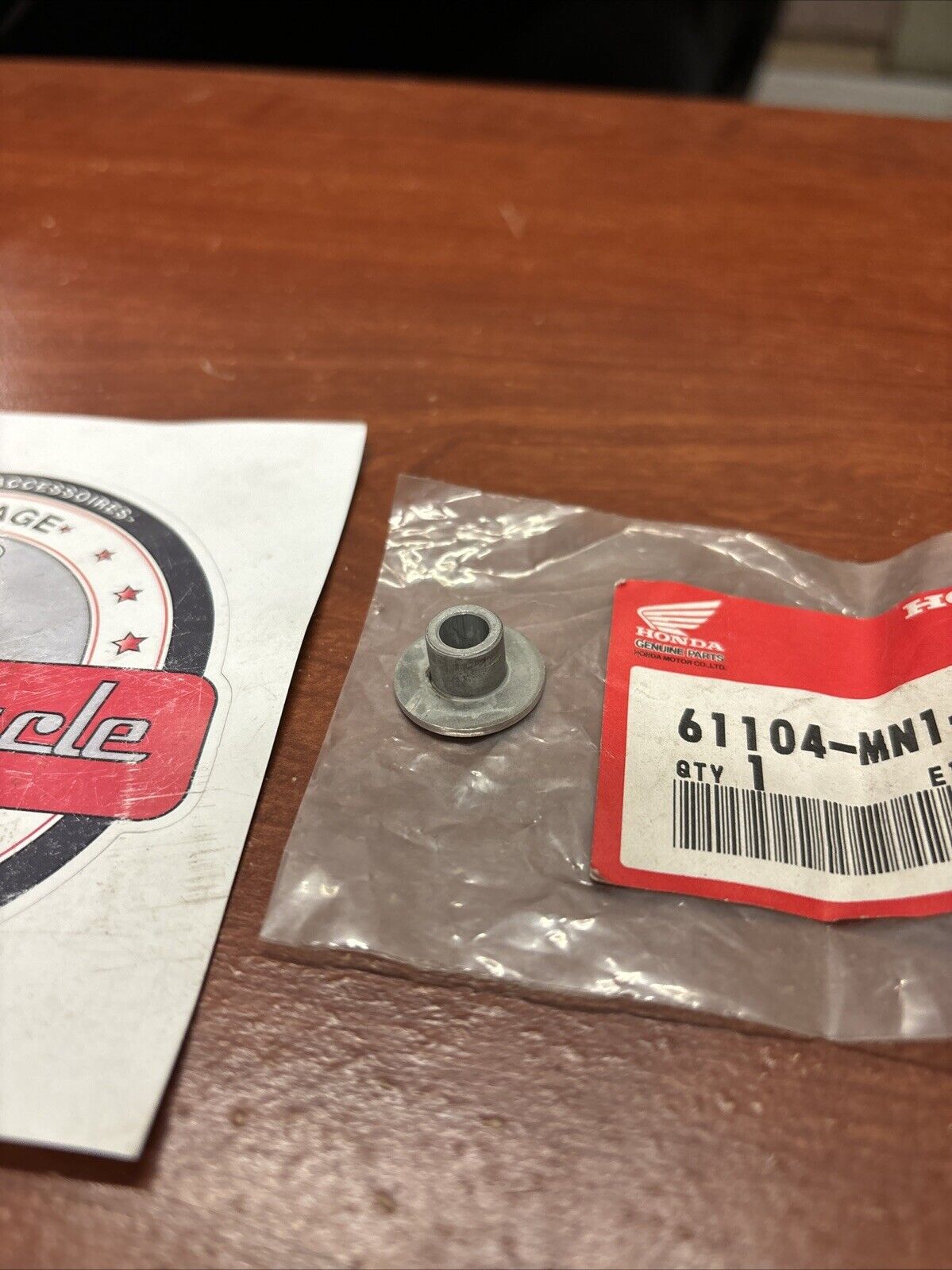 NOS Honda RS250R VFR750F XR600R FRONT FENDER COLLAR 61104-MN1-670 H177