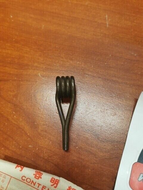 NEW NOS Honda C70 C72 C75 C77 C78 GEAR SHIFT RETURN SPRING C 24651-250-000 H99