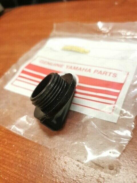 NOS Yamaha AT1 CT1 DT100 OIL TANK CAP 214-21771-00-00 SUB 1A0-21771-00-00 Y132