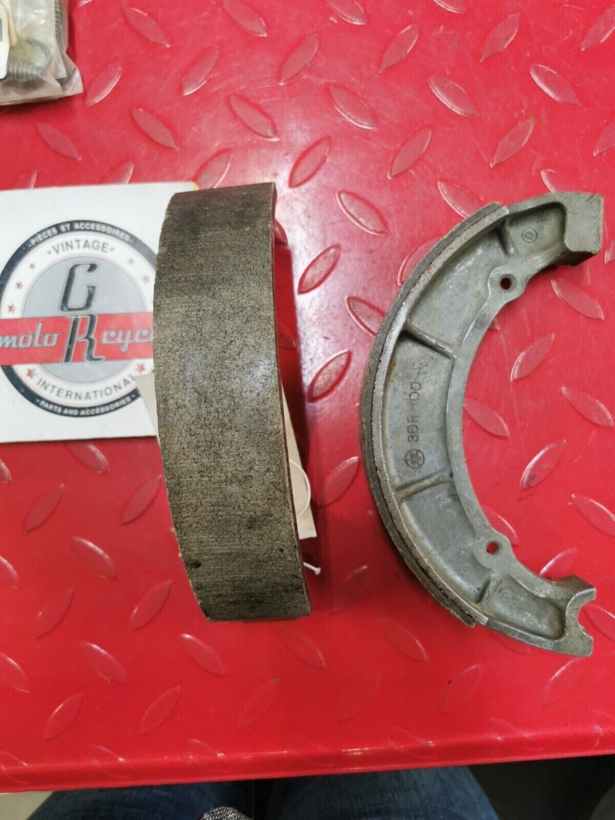 NOS Yamaha XVS65 XVS650 XV750 XV1100 XJ700 BRAKE SHOE KIT 3DR-W253E-00-00 Y41