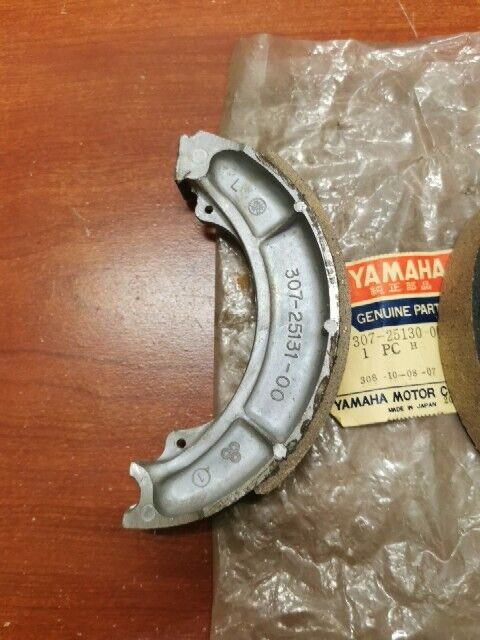 NOS Yamaha RD125 BRAKE SHOE KIT OF 2 307-25130-00 SUB 21L-W2535-00-00 Y125