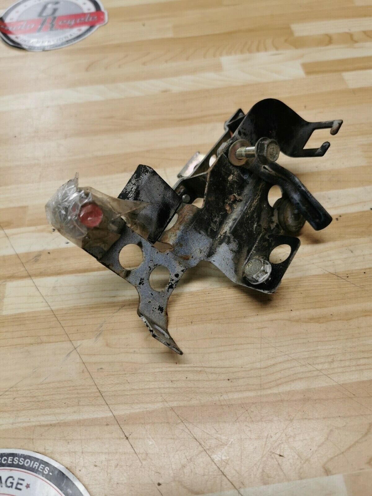 Honda XL200R 1984 electrical base plate electric bracket coil regulator rectifie