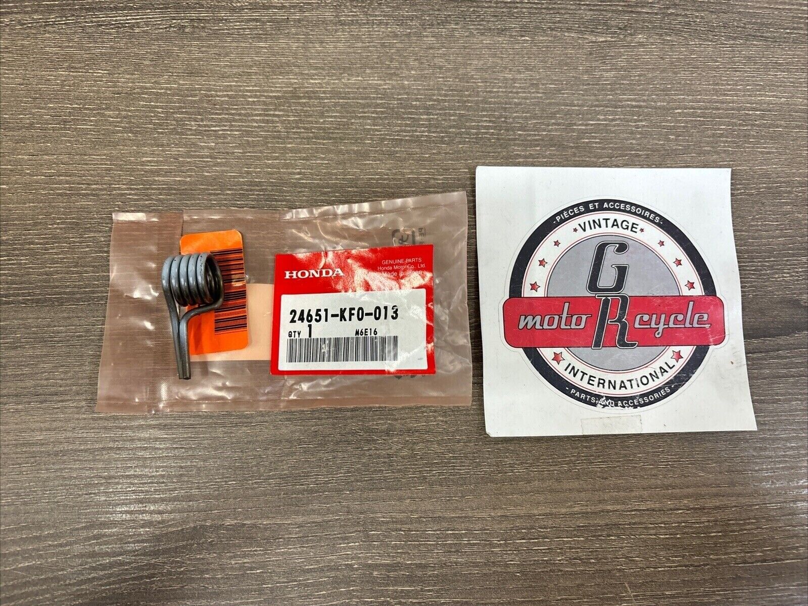 NOS Honda NX250 NX650 SLR650 XL250 GEAR SHIFT RETURN SPRING 24651-KF0-013 H118