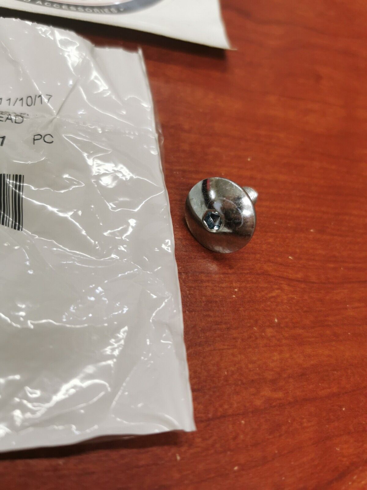 NOS Yamaha HEX. SOCKET BUTTON BOLT 90111-06814-00 Y81