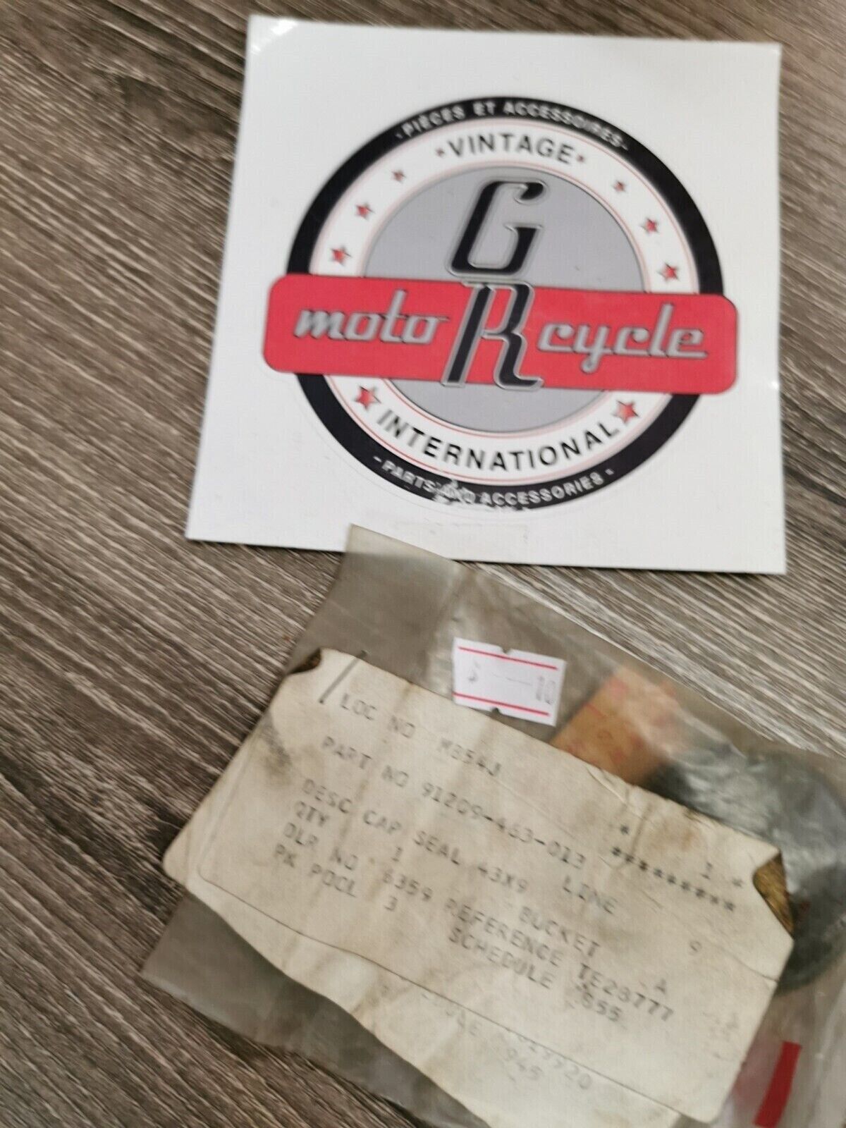 NOS HONDA GL1500 SEAL CAP 91209-463-013 H52