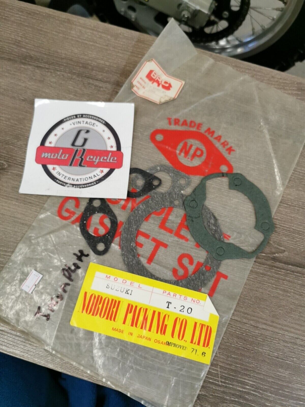 NOS BRC  SUZUKI INCOMPLETE GASKET SET 61508 J28