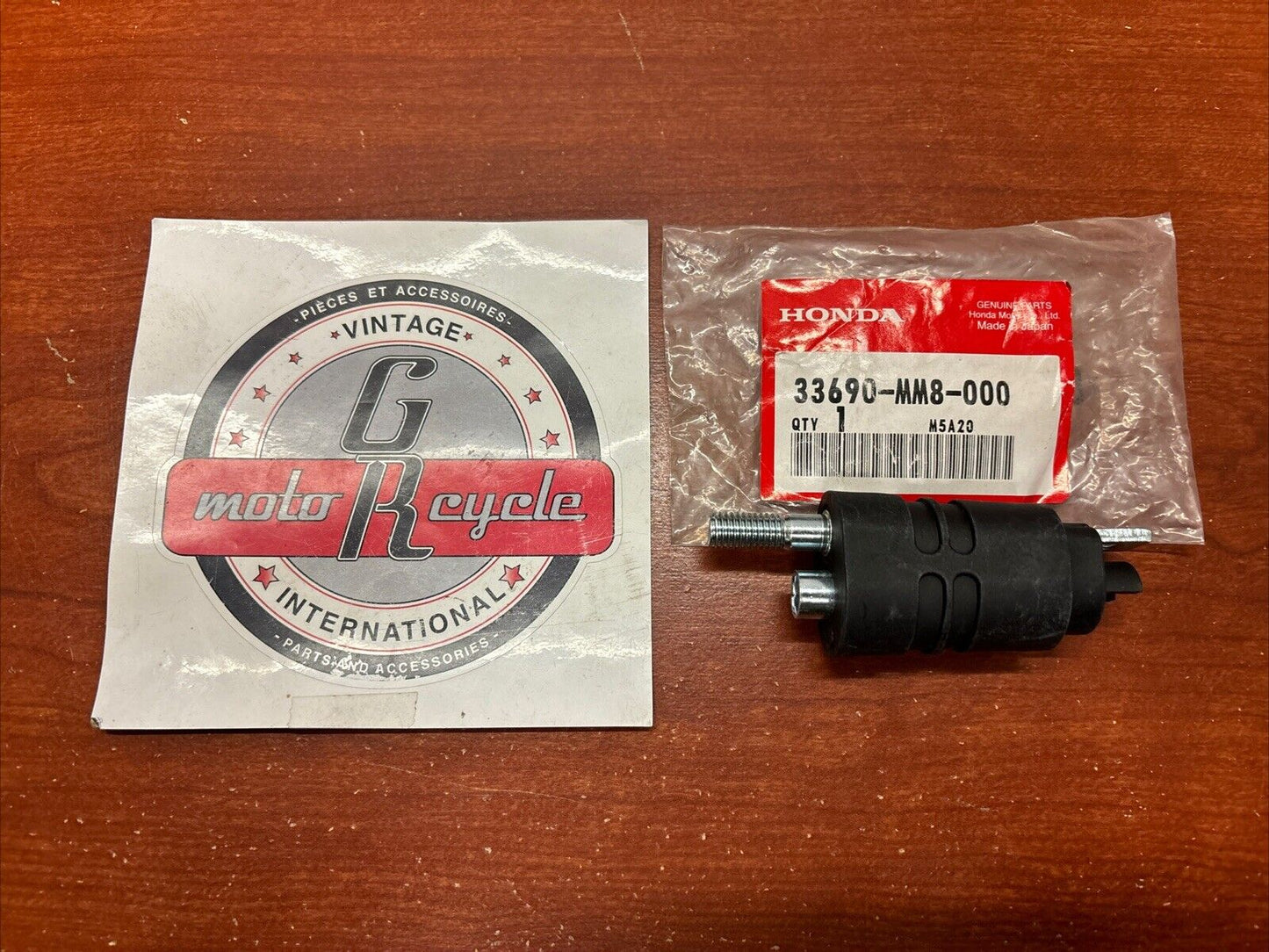 NOS Honda VT600C VT1100C NV400C NV600C REAR TURN SIGNAL STAY 33690-MM8-000 H177