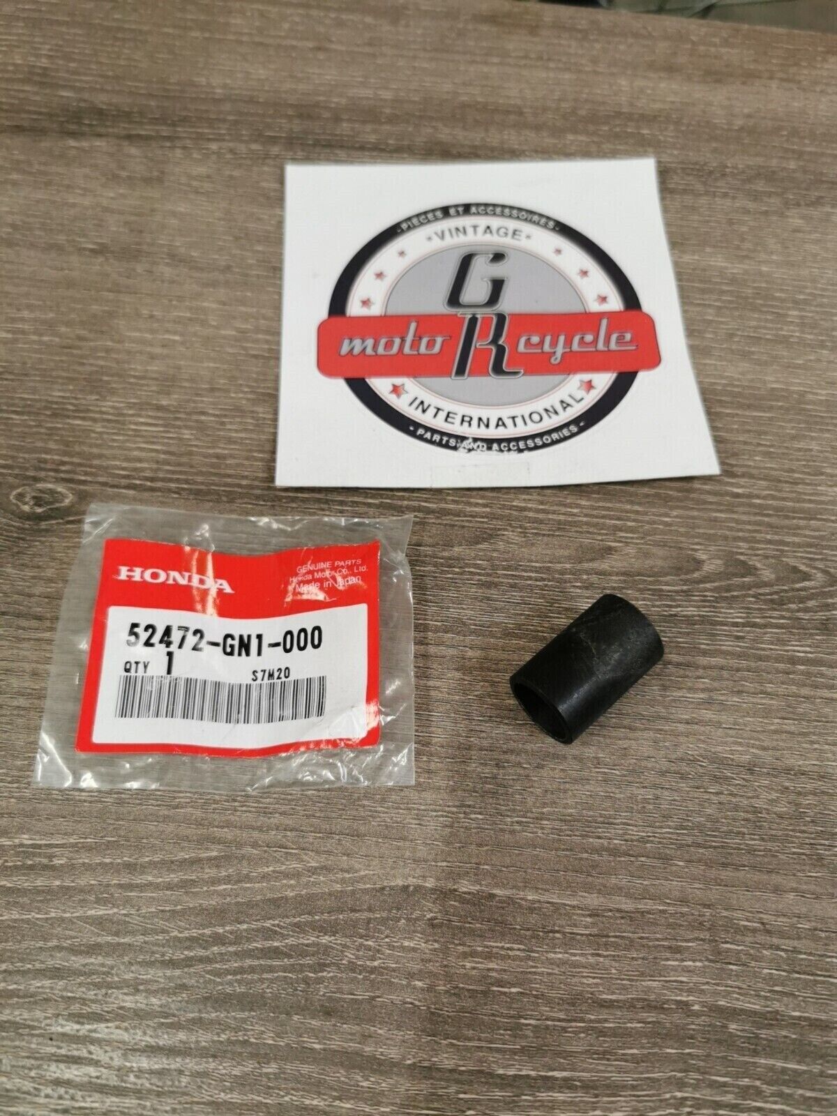NEW NOS HONDA XR80R XR100R 1985 -2013 CUSHION ARM BUSHING  52472-GN1-000 H48