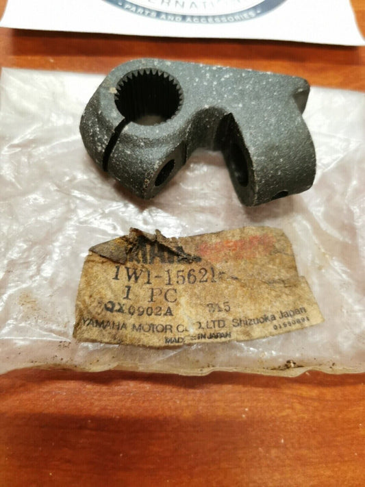 NOS Yamaha YZ100 DT125 KICK CRANK BOSS 1W1-15621-00-00 SUB. 1W1-15621-01-00 Y86