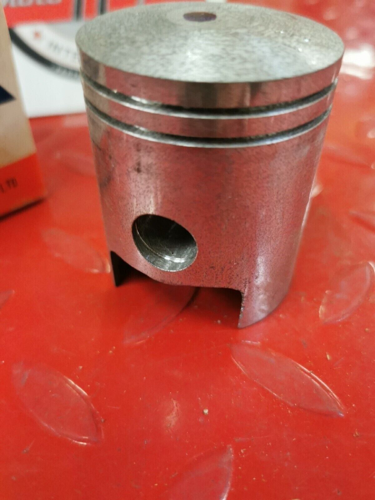 NOS YAMAHA HT1 1969  1970 PISTON   STD  276-11631-00-96 Y50