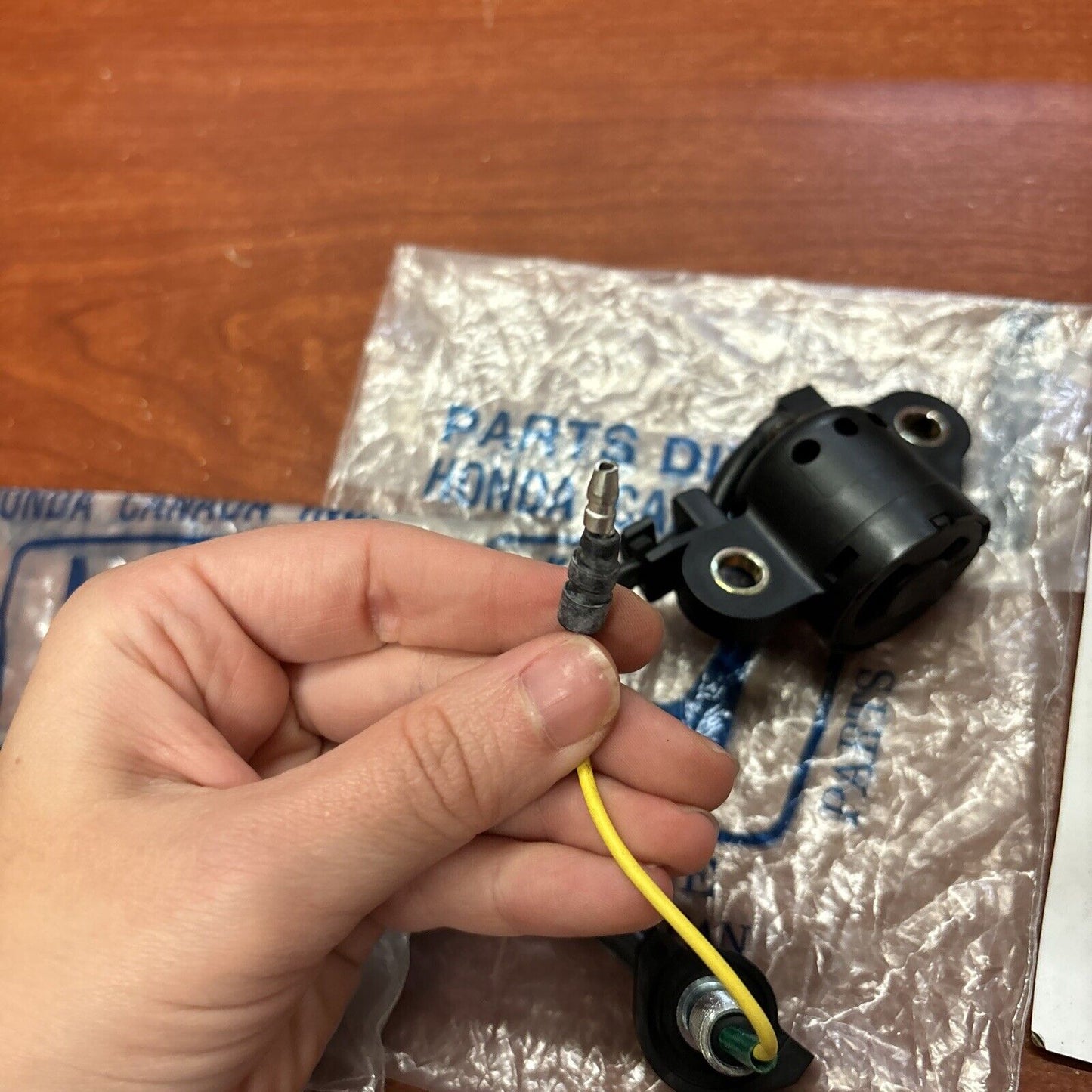 NOS Honda GX240 GX270 GX340 GX390 OIL LEVEL SENSOR 04302-ZE2-010 H153