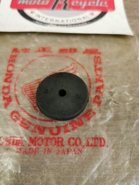NEW NOS HONDA C50 C50L 1982 - 1996 RUBBER BATTERY BOX 83618-323-000 H79