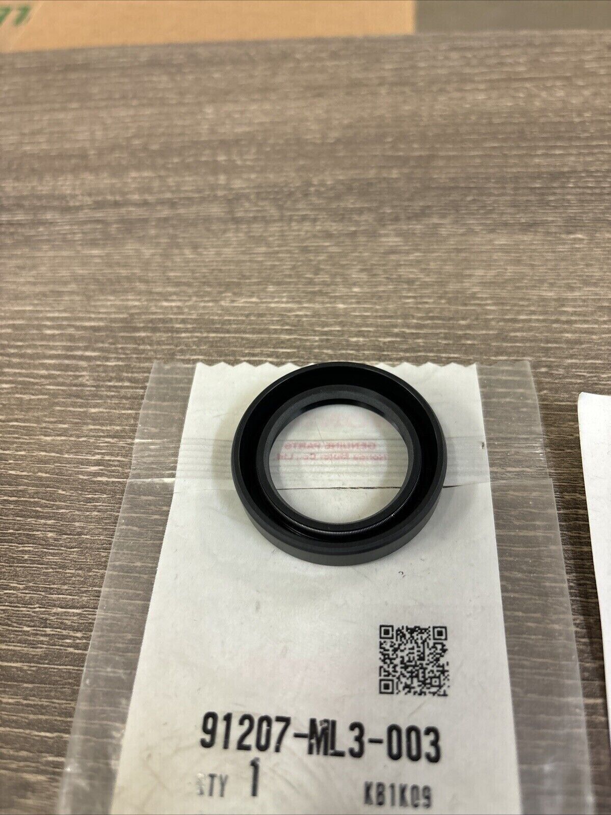 NOS Honda ATC250 R CR250 R TRX250 R OIL SEAL 28X40X8 91207-ML3-003 H128
