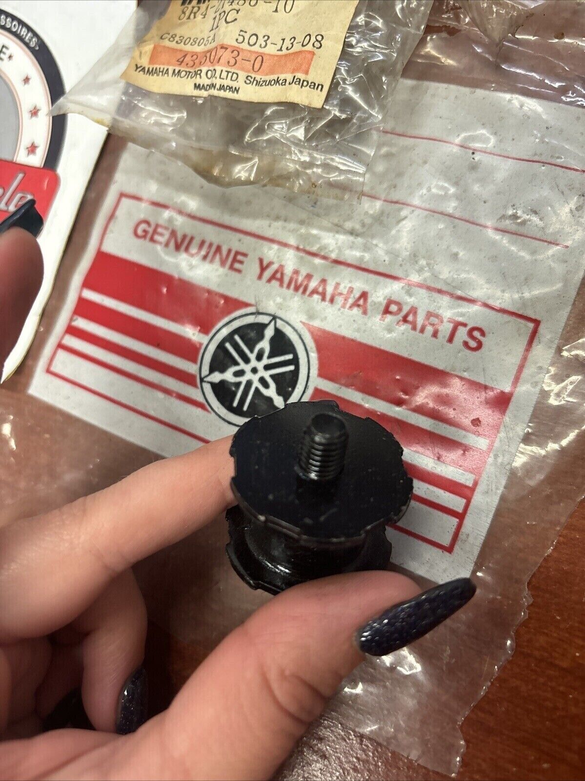 NOS Yamaha DAMPER 2 8R4-21486-10-00 Y177