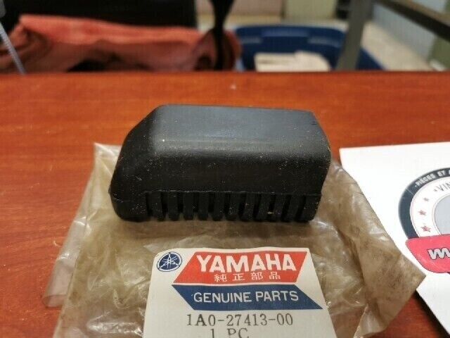 NOS Yamaha RD400 RX50 XS360 FOOTREST COVER 1A0-27413-00-00 Y130