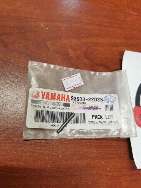 NOS Yamaha R5 CS340 YFS200 DT400 YP400 AT1 DOWEL PIN 93603-22028-00 Y102