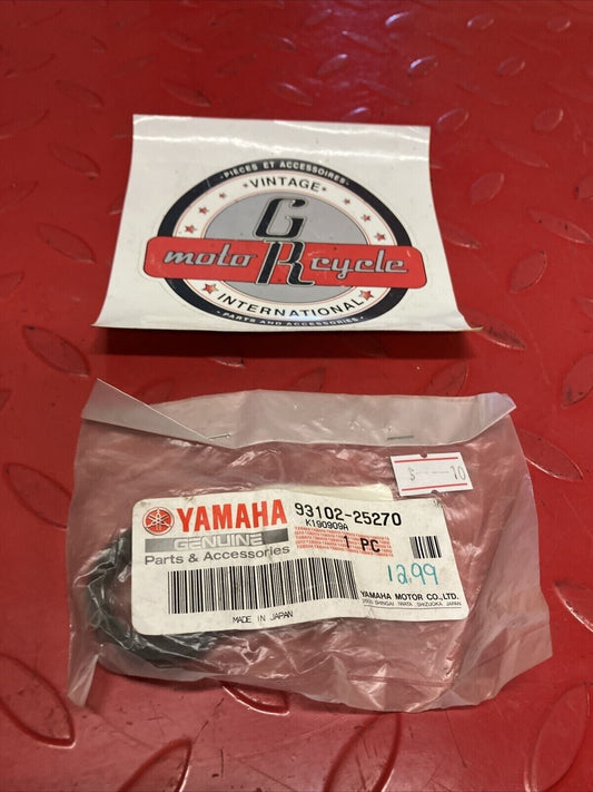 NOS YAMAHA OIL SEAL 93102-25270-00 Y61
