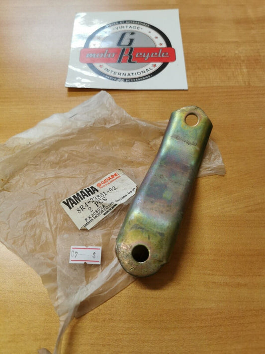 NOS YAMAHA BR250  OUTSIDE STEERING ARM  8R4-23851-02-00 Y44