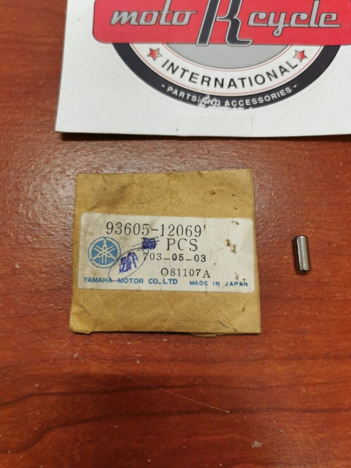 NOS Yamaha DOWEL PIN 93605-12069-00 Y70