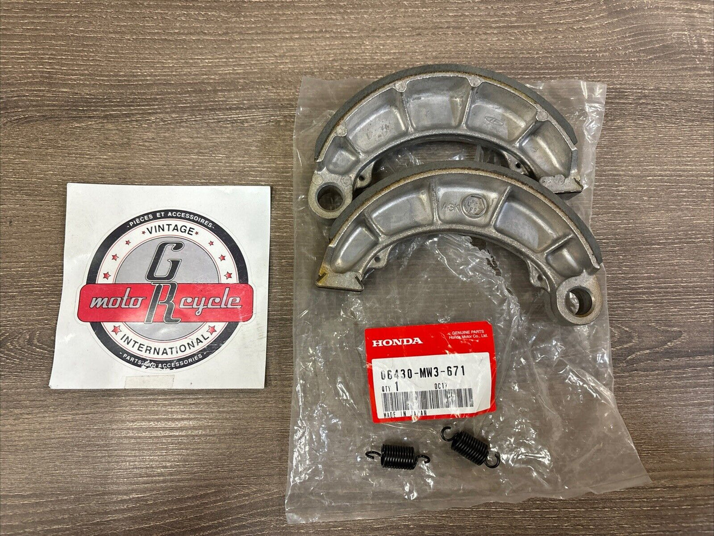 NOS Honda CB500 CB650SC CB750 CX500 VT600C BRAKE SHOE SET 06430-MW3-671 H136